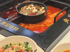 -老牌坊云南鱼豆花火锅(哈西万达店)