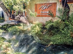 -Chom Cafe and Restaurant