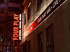 -FOUR PLAY BAR