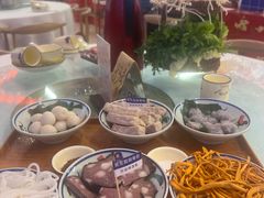 -刘姐啤酒鱼民族演艺餐厅(西街总店)