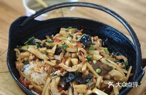 Fish-flavored Pork with Rice in Clay Pot