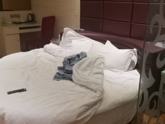 -肯定精品酒店(南京龙江地铁站省妇幼保健院南门店)