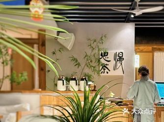 交子大道的这家莫催，开业不久，装修风格和高新创合那家