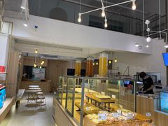 面包甜点陈列柜-顶东面包花园·生日蛋糕(世博店)