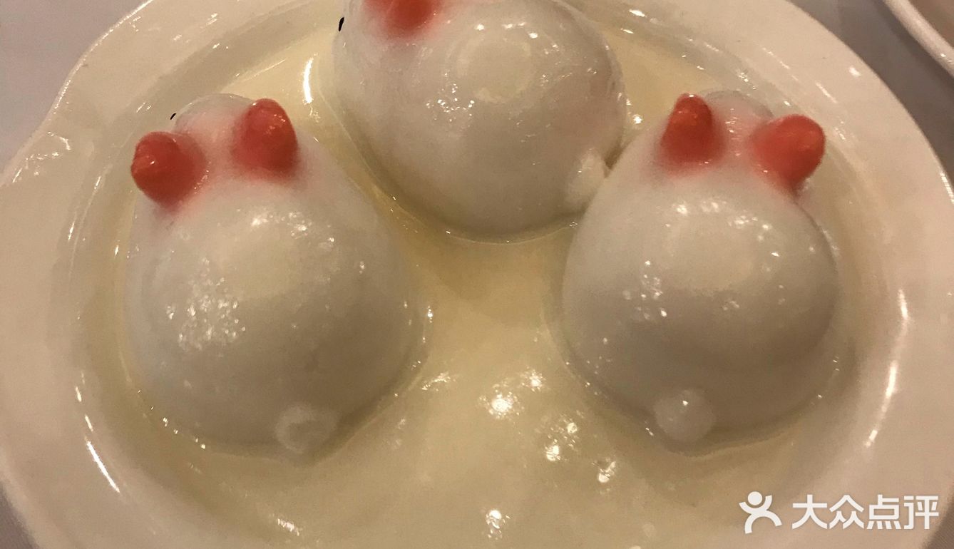 唐宫的午餐套餐来了还是很划算的，这个小兔子真的很好看