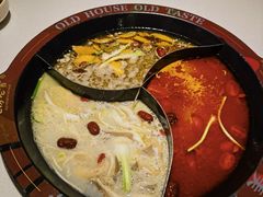 -老房老舍重庆火锅(假日城市店)