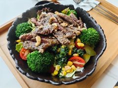 香煎肉眼牛扒沙拉配烘烤芝麻汁-J cafe 朝夕餐厅