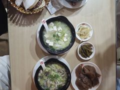 -闫家驴肉老店(华电一校店)