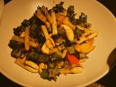 红葱头酱炒龙豆花生芽-肆海小川菜酒馆Wine Bistro (青年路店)