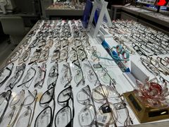 -MiRi眼镜连锁·蔡司·尼康控优点合作店(莘庄店)