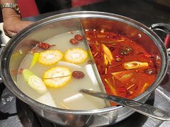 -马路牙子烧烤馄饨酒馆(望京店)