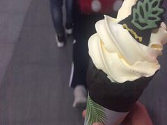 黑凤梨椰汁华夫筒-麦当劳(金稻田路餐)