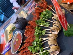 -何师烧烤·小龙虾·江湖川菜·精酿啤酒(成温店)