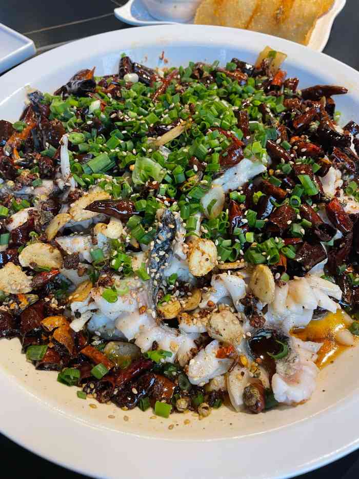 三猫黑鱼花(南大店)-"太重口了,普遍偏咸.鱼肉挺嫩,但吃到最后.