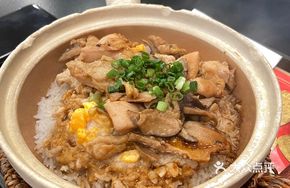 Tender Water Chestnut Pork Pies in Clay Pot Rice