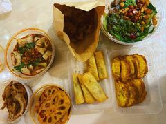 -爆炸头阿姨小四川正宗川味小吃(无任何分店)