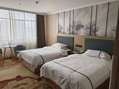 -库车国际酒店(火车站东湖公园店)