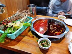 鸳鸯锅-何氏串串香火锅(翠亨店)