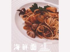-香格里拉鱼跃地中海西餐厅·牛排披萨