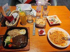 -豪客嘉族·麦尼顿西餐厅(乐福天下店)