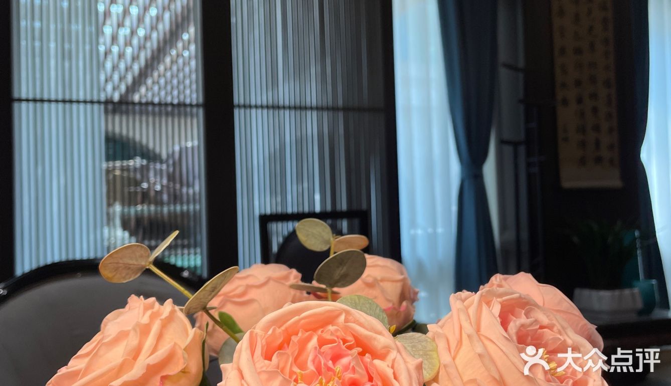 光谷创业街高大上却人均较低的东家院子，请客有面有里！