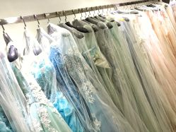 -觅白婚纱礼服馆