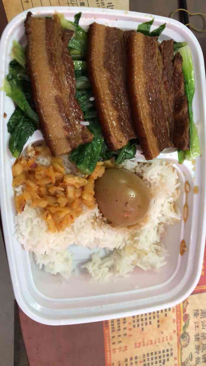 今天下了夜班想喝粥就过来恒兴美食吃了,就在五号线文冲地铁站a口左手