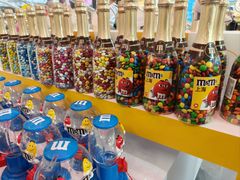 -m豆巧克力世界(上海世茂广场店)