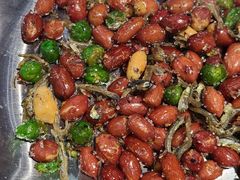小鱼爱花生-马路牙子烧烤音乐酒馆(望京店)