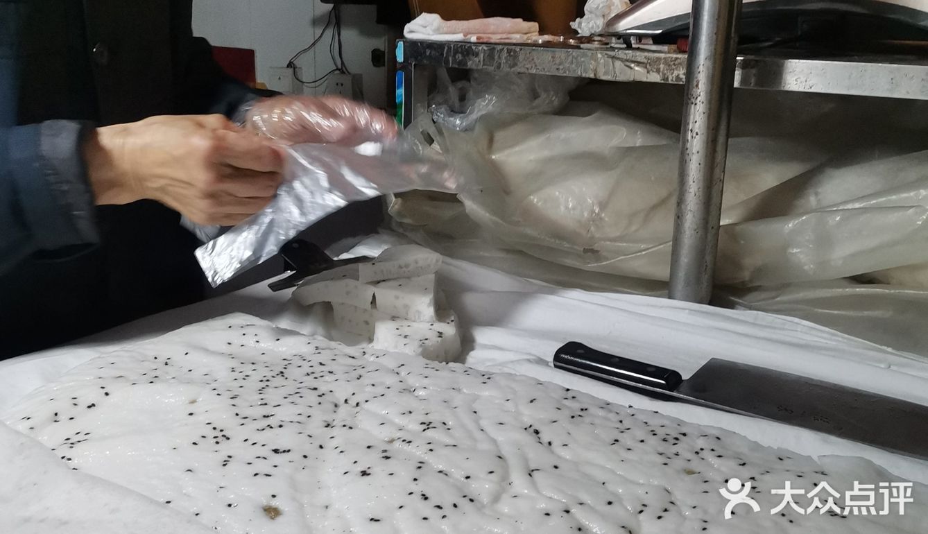 老奶奶手工发酵米糕 早上六点多来才买到