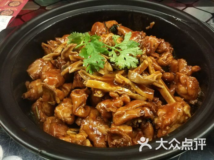 鲜味酱香鸡煲