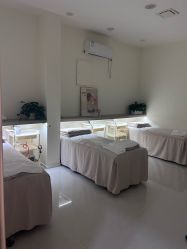 -苗方清颜专业祛痘·皮肤管理