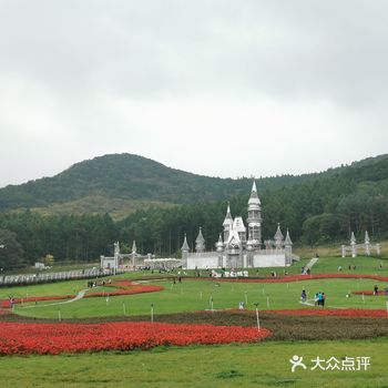 1.交通 开车从长春市区出发差不多两个小时左右