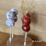 炉温240℃烤制一小时，外皮酥脆，内里肉质鲜嫩多汁