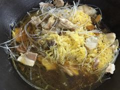 -粘豆包柴火铁锅炖