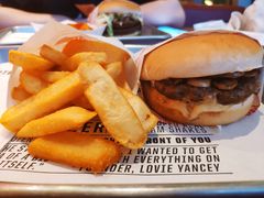 蘑菇芝士汉堡-FATBURGER 特富客汉堡(外交公寓店)