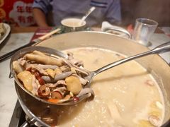 -尚尚仙·酸汤猪手·猪肚鸡火锅(华联万柳购物中心店)