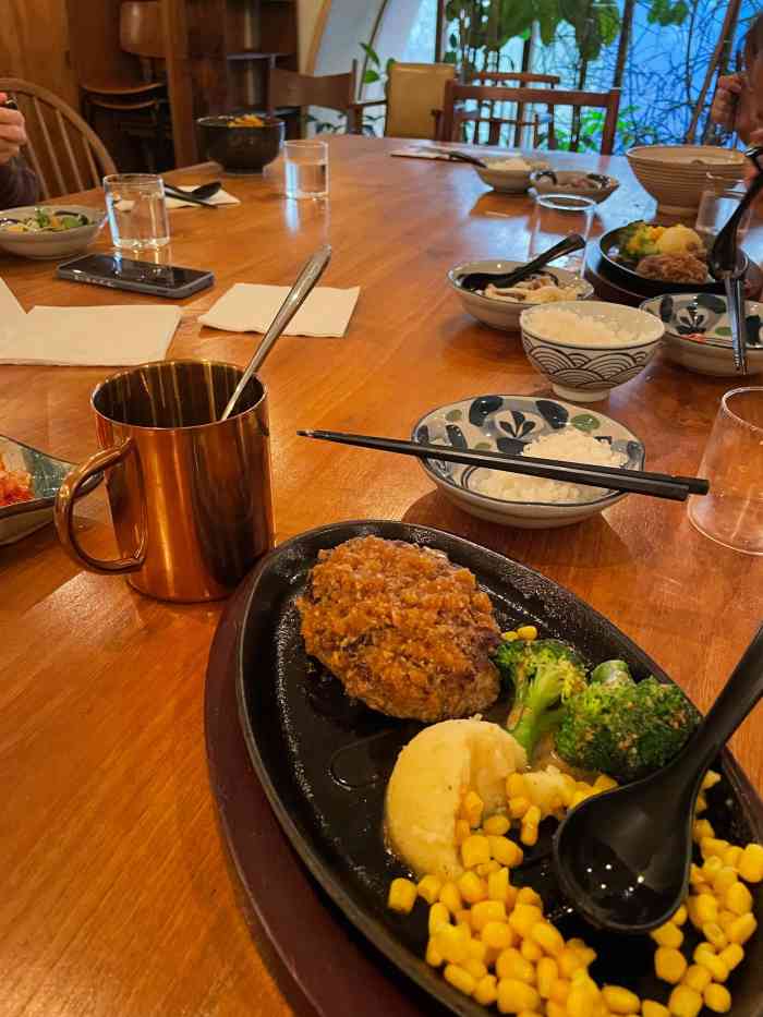 铃木食堂(丽都店"牛肉火锅咸甜适中,牛肉鲜嫩,好吃!烤蔬菜.