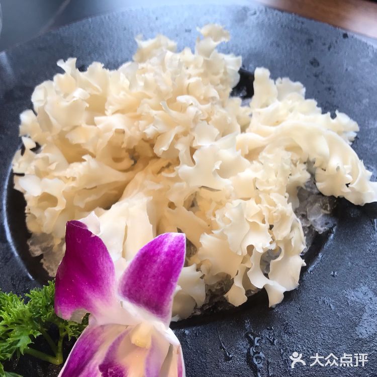 暗黑风系列装饰的连锁火锅店