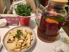 -洪氏嗨捞·广东猪肚鸡·椰子鸡火锅(西咸万象城店)
