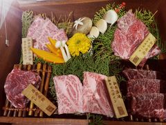 -山川小町·极番烧肉(新地假日广场店)