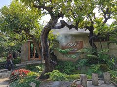 -Chom Cafe and Restaurant