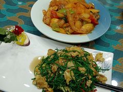 -三江源美食城