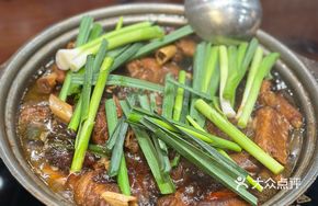 Braised Goose Feet and Chicken Wings in Clay Pot