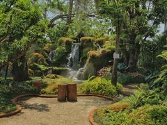 -Chom Cafe and Restaurant