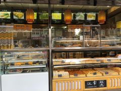 面包甜点陈列柜-壹心榴莲千层蛋糕甜品店