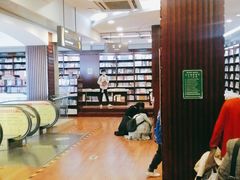 -新华书店(泉城路店)