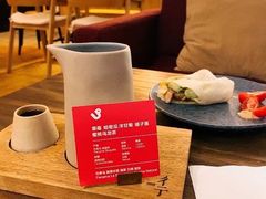 -彳亍咖啡·这里(水湾路店)