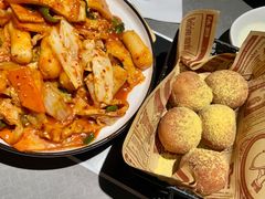 鱼饼炒年糕-博欧姆新派韩国料理·炸鸡(艾尚店)
