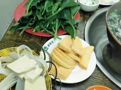 -洞庭洲·防空洞火锅·烧烤·铜锅涮肉(新百广场店)